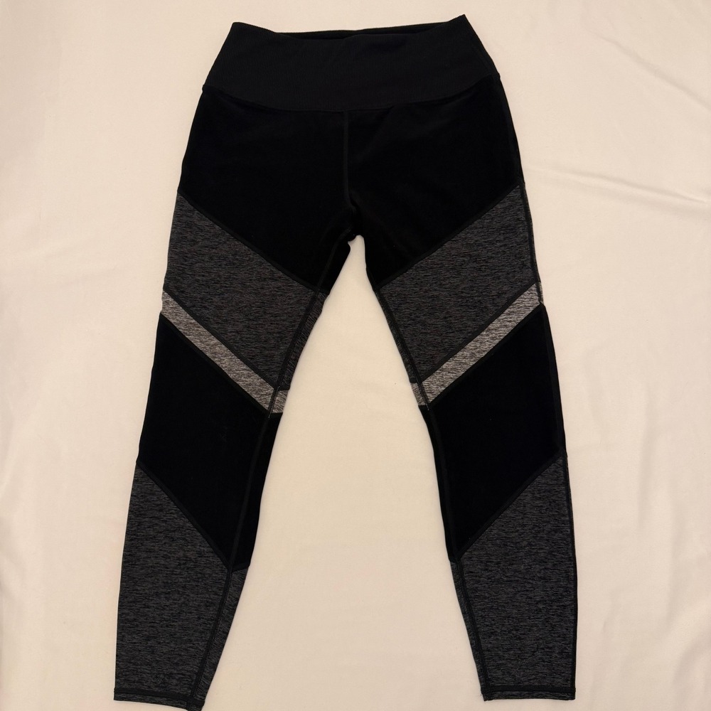 ALO Yoga, Sheila High-Waist Black and Grey Alosoft Colorblock Legging 7/8 Length